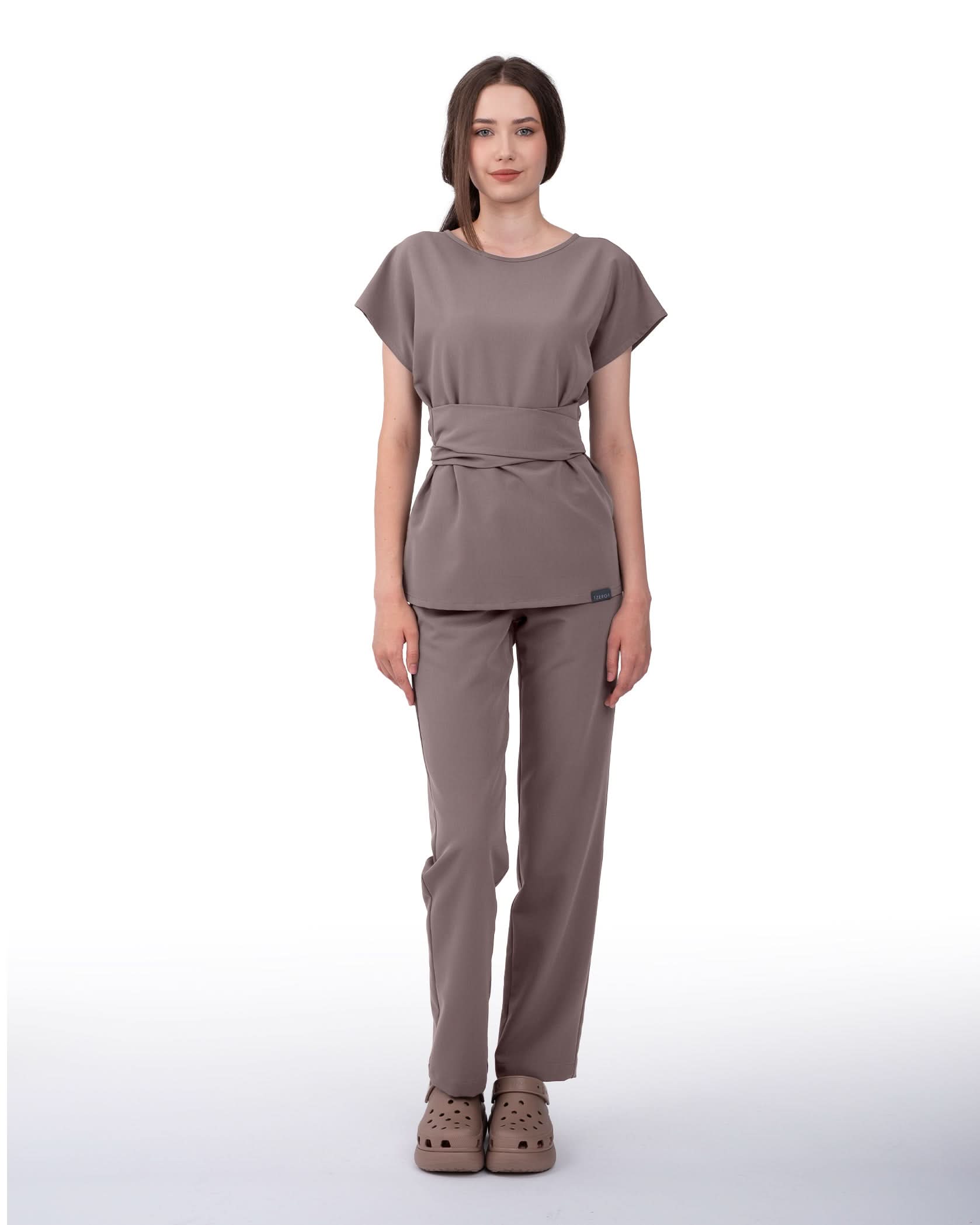 Pantaloni medicali drepti LINEA mocha - 1zero1.ro