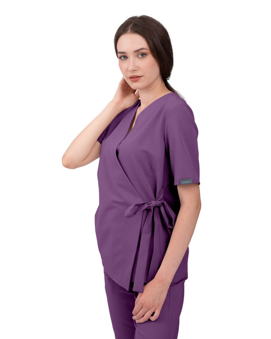 Bluza medicala ANAIS plum - detaliu bow lateral cu cordon