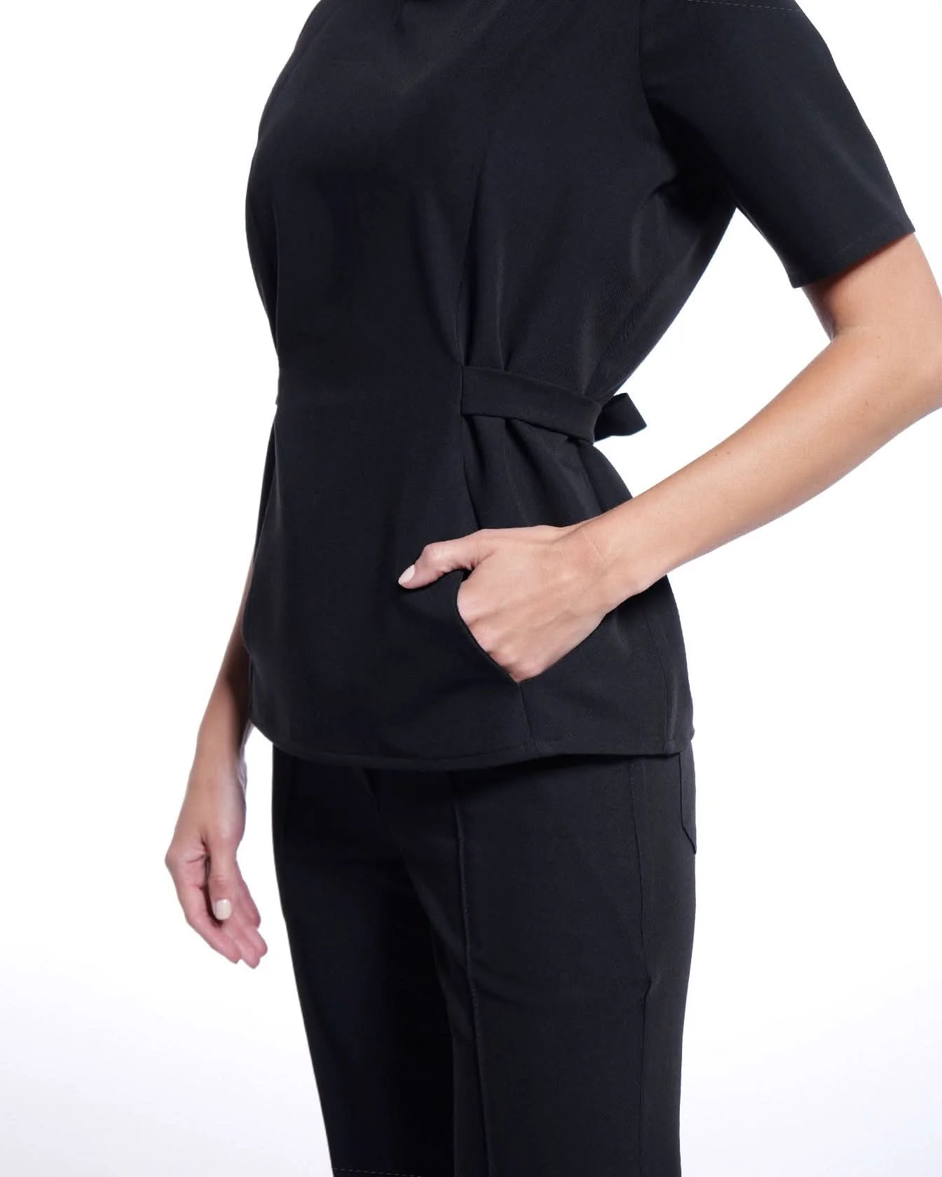 Costum medical CONTOUR Negru - Detail Nahaufnahme